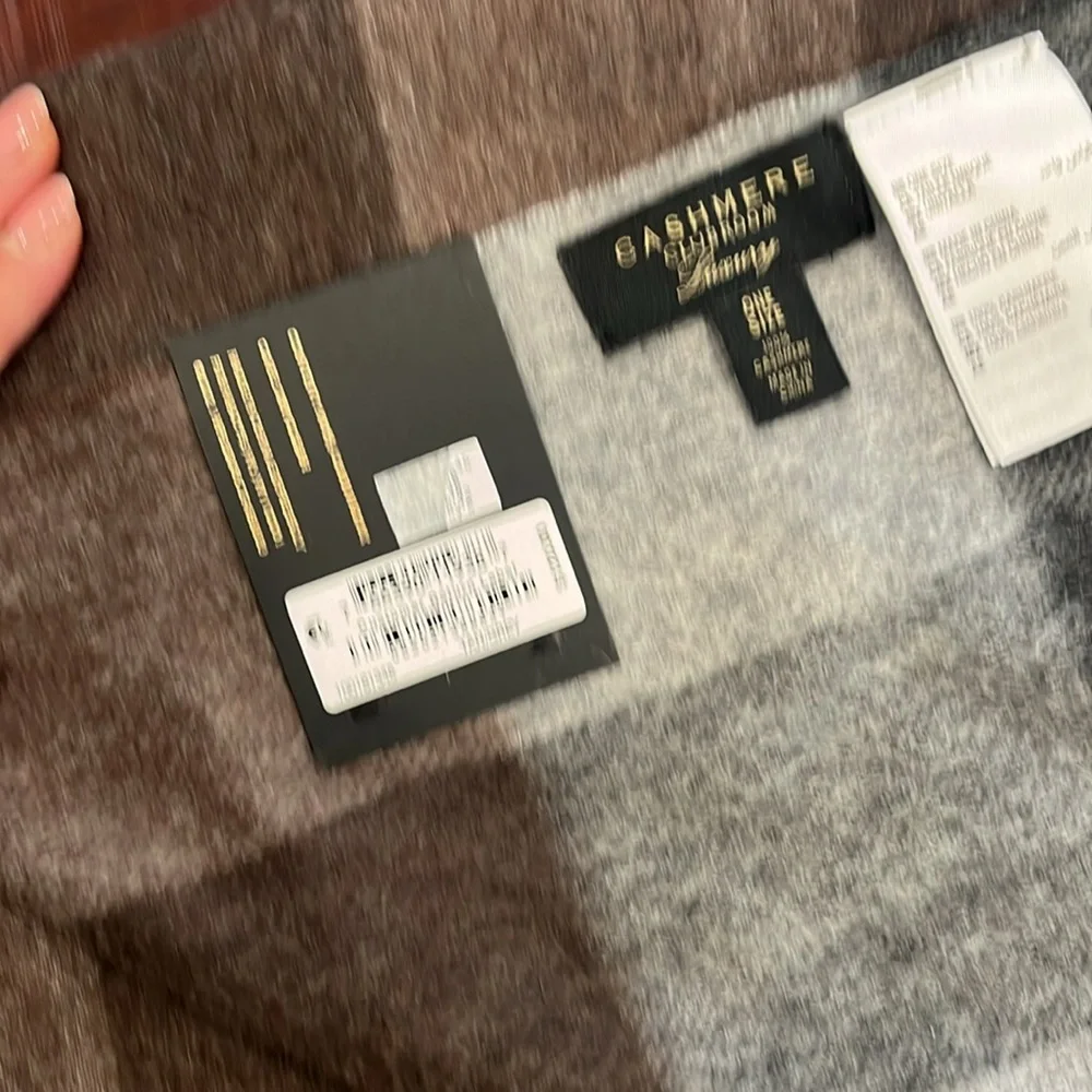 CLUB ROOM Luxury Mens Scarf 100% Cashmere New with tag Tan/gray